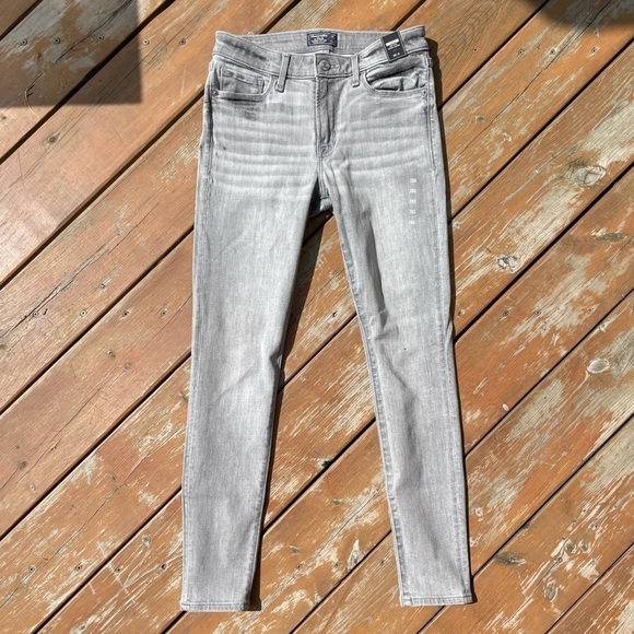 New Abercrombie & Finch Grey Skinny Jeans - Picture 2 of 12